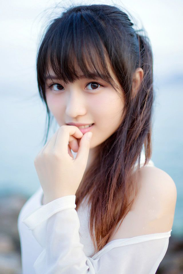 “周瑜一死，这所谓的联盟也就成了一个笑话。”吕布敲了敲桌子，看向贾诩笑道：“文和，你说我们下一步该怎么做？”